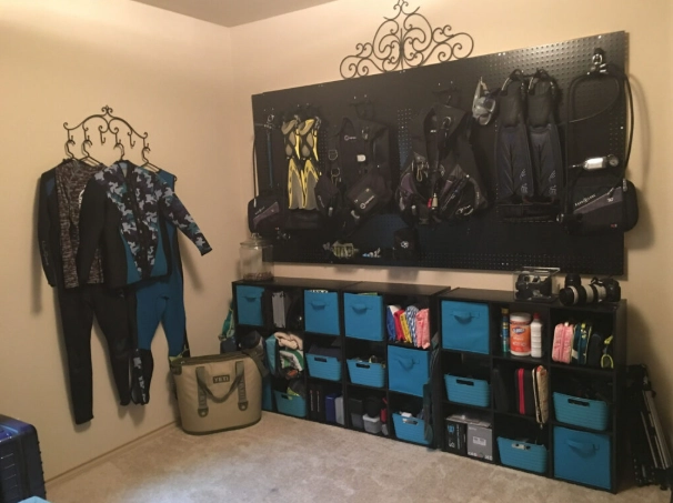 snorkeling gear storage