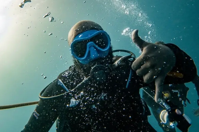 snorkeling with contact lenses