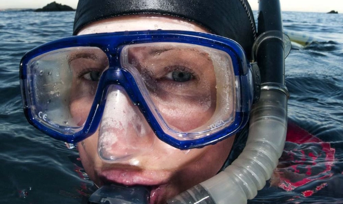 swimming with contacts