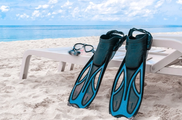 snorkeling fins for beach entry