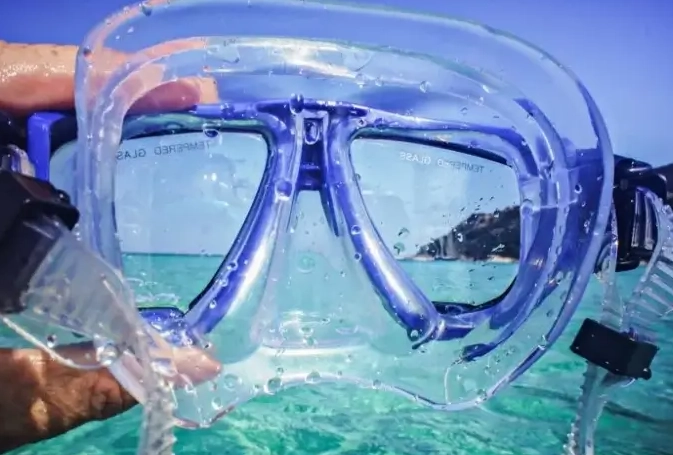 snorkeling with glasses