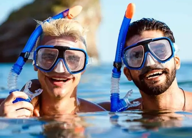 Do snorkels fit over glasses?